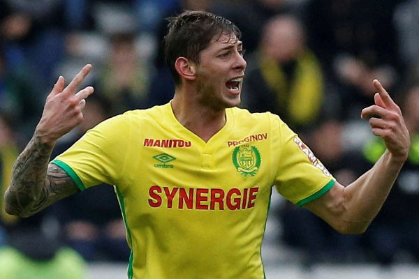 Emiliano Sala adına yapılan saygı duruşunda terbiyesizlik! Gözaltına alındılar - Resim: 4