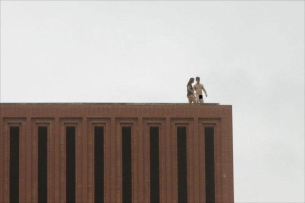 Üniversite çatısında seks yaptılar! - Resim: 2