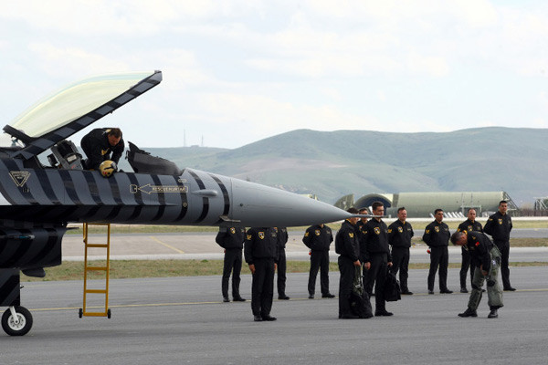 F-16 Solotürk göklerde - Resim: 2
