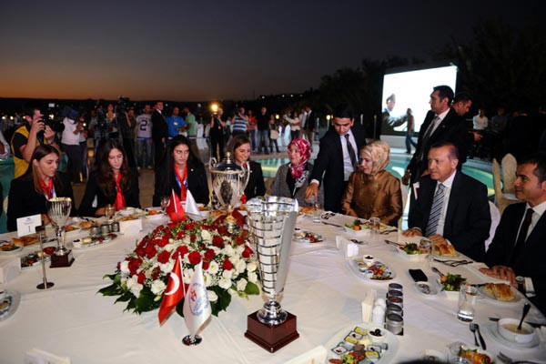 Erdoğan milliler için keseyi açtı - Resim: 3