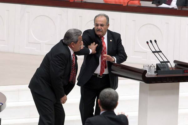 CHP'li vekili ite kaka kürsüden indirdiler! - Resim: 3