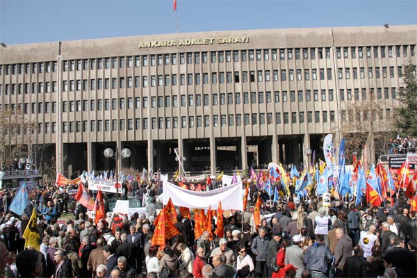 Ülkücüler ile solcular aynı mekanda - Resim: 3