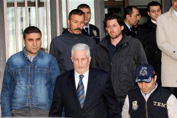 Çevik Bir tutuklandı - Resim: 1