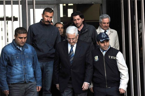 Çevik Bir tutuklandı - Resim: 2