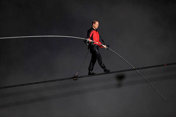 Şelalede ip üstünde 550 metre yürüdü - Resim: 4