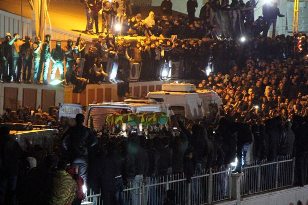3 PKK'lı kadının cenazesi Diyarbakır'da - Resim: 1
