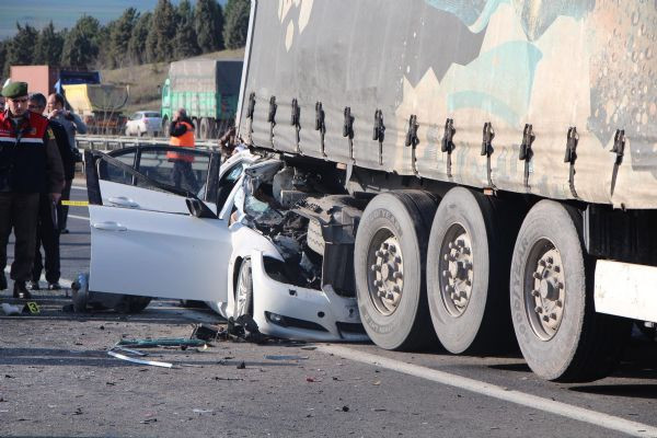 TEM Otoyolu'nda feci kaza - Resim: 1