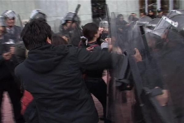 Bakan yardımcısına şemsiyeli koruma - Resim: 4