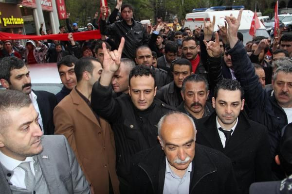 Akiller toplantısını Ülkücüler bastı - Resim: 1