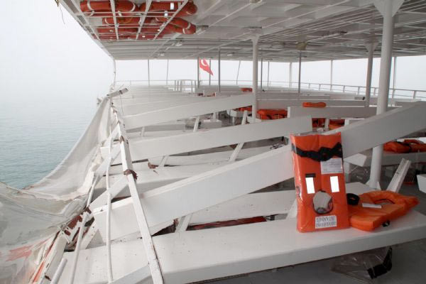 2 yolcu teknesi çarpıştı - Resim: 2