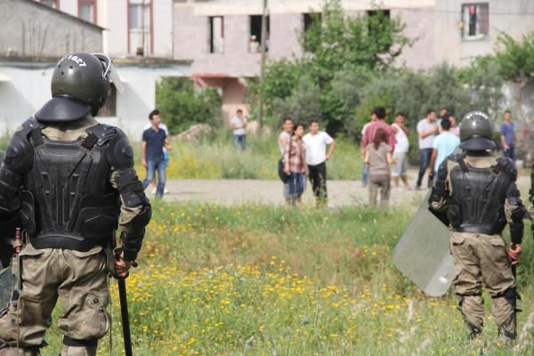 Üniversiteliler birbirine girdi - Resim: 3