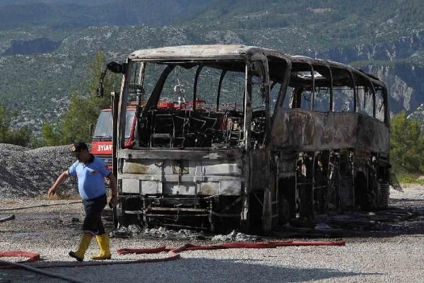 Antalya'da dehşet: Tur otobüsü kül oldu - Resim: 2