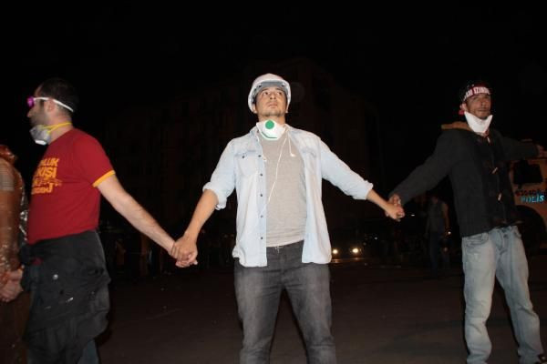 Polise için insan zinciri - Resim: 4