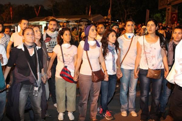 Taksim'de anne zinciri - Resim: 3