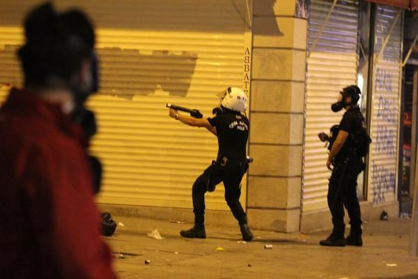 Yere çöküp dua etti - Resim: 2