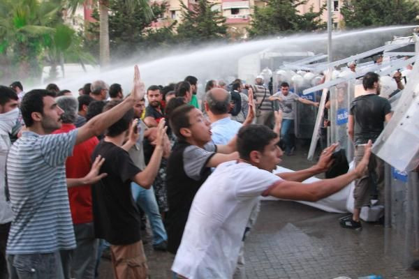 Gezi Parkı müdahalesi:6 yaralı  - Resim: 1