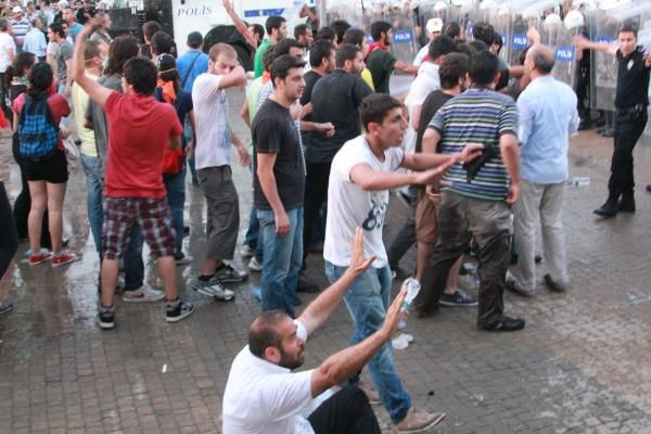 Gezi Parkı müdahalesi:6 yaralı  - Resim: 3