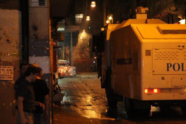 Taksim'de polis müdahalesi - Resim: 2