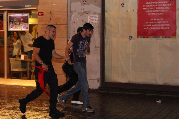 Taksim'de polis müdahalesi - Resim: 3