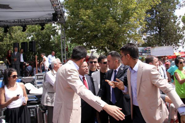 İşte Bekir Bozdağ'a saldırı anının kareleri - Resim: 1