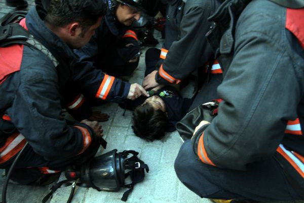 İtfaiyecinin hayat verme mücadelesi - Resim: 4
