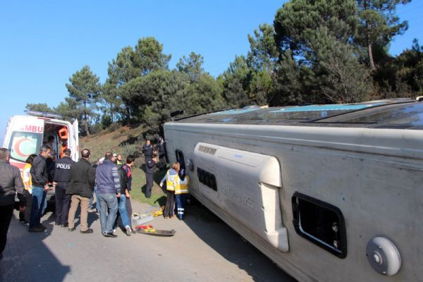 TEM'de halk otobusü devrildi - Resim: 3