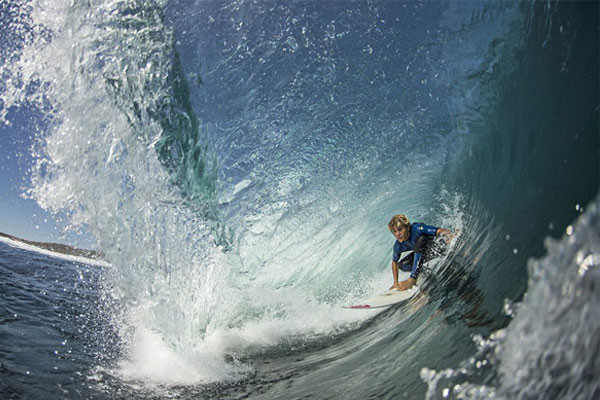 Azgın dalgalar içerisinden Dünya'da bir ilk! - Resim: 1