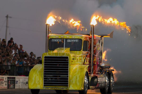 Dünya'nın en hızlı kamyonu Shockwave! - Resim: 3