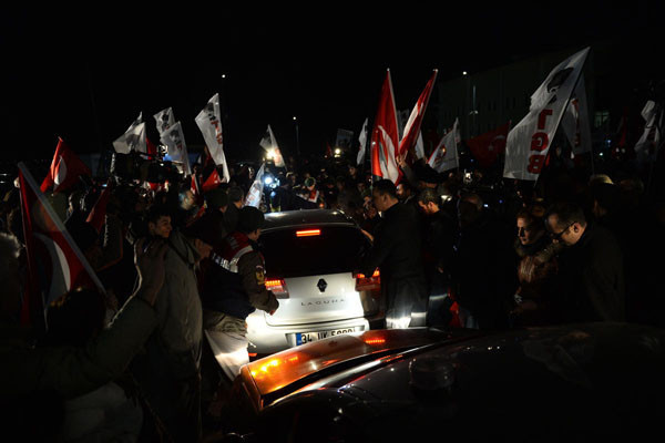 İlker Başbuğ Tahliye oldu - Resim: 4