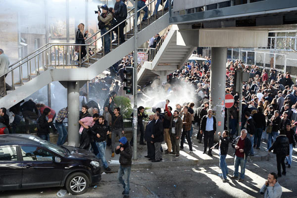 YSK önündeki gruba polis müdahalesi - Resim: 2