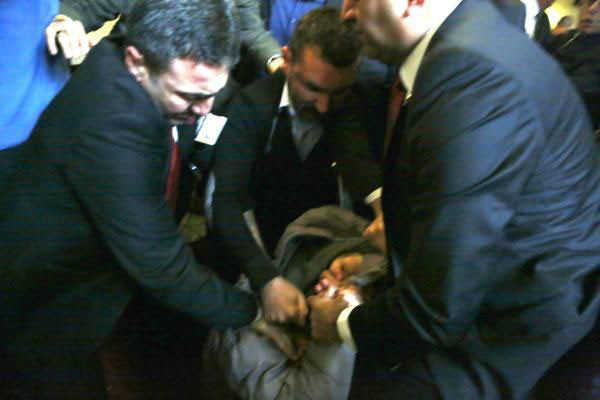 Kılıçdaroğlu'na yumruklu saldırı! İşte saldırganın kimliği - Resim: 4