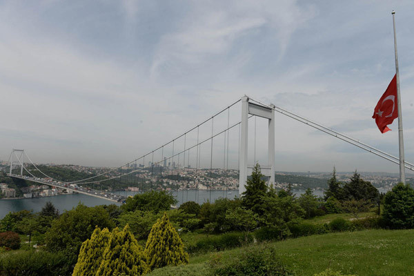 Bayraklar böyle yarıya indirildi - Resim: 3