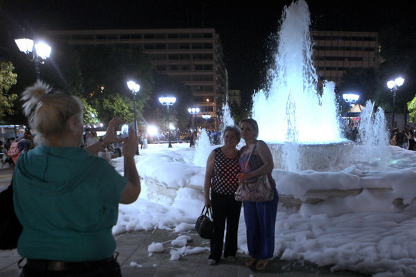 Yunanistan'da köpüklü seçim  şakası - Resim: 4