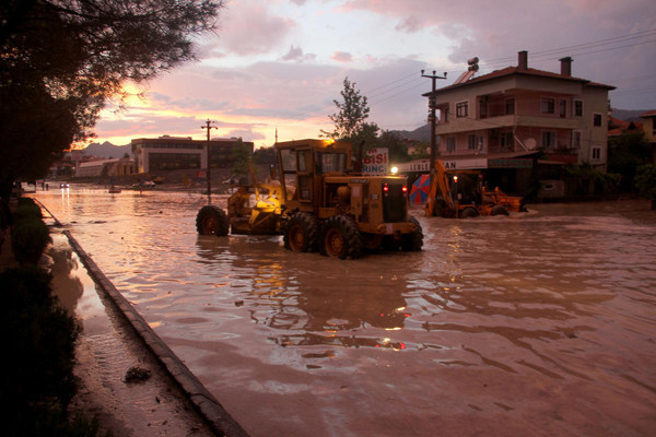 Çorum'da 30 dakika yağmur yağdı böyle oldu - Resim: 4