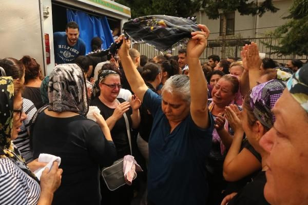 Davul zurnalı cenaze anne de oynadı - Resim: 2