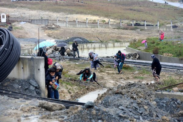 İstanbul'un ortasında öğrencilere çamur eziyeti - Resim: 3