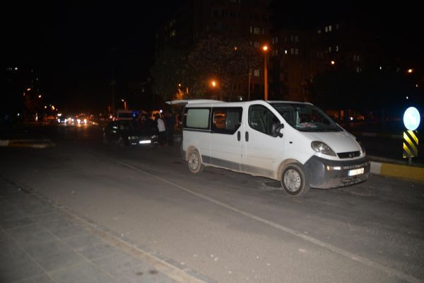 Yol kapatan göstericiler polise ateş açtı! - Resim: 1