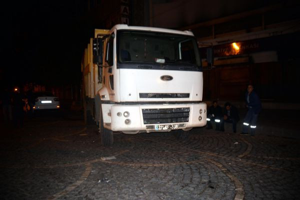 Yol kapatan göstericiler polise ateş açtı! - Resim: 3