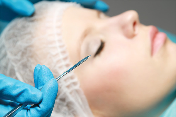 20 yaşına gelmeden 12 estetik yaptırdı! - Resim: 1