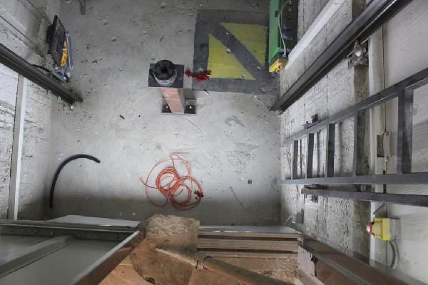 İzmir'de asansör kabininde feci kaza - Resim: 1