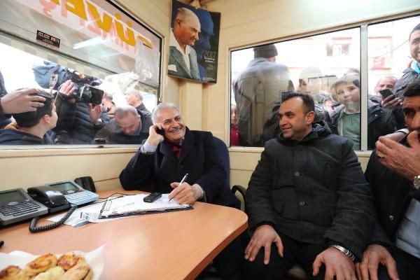 Binali Yıldırım Çatalca'da şehit ailesini ziyaret etti - Resim: 1