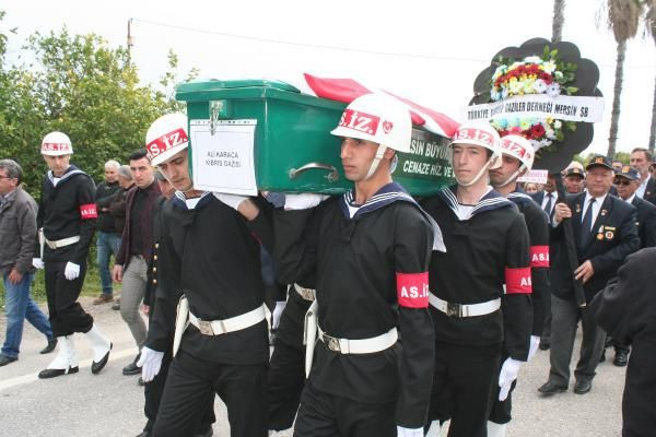 Mabel Matiz'in Kıbrıs gazisi babası son yolculuğa uğurlandı - Resim: 4