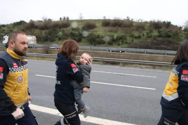 Düzce’de çok acı kaza! anne babası öldü 3 yaşındaki çocuk... - Resim: 4
