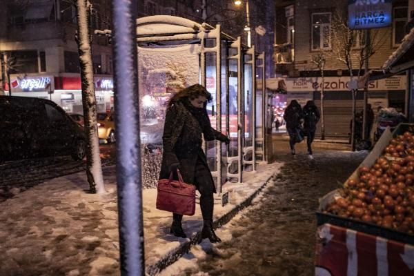 İstanbul'da kar yağışı etkisini arttırdı Vali Yerlikaya'dan uyarı - Resim: 2