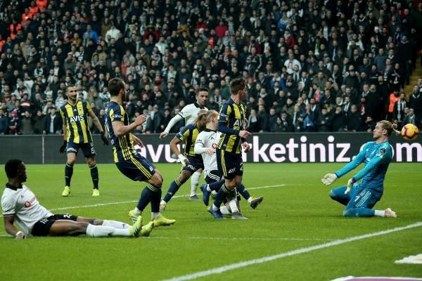 Derbi sonrası olay yorum: Karius çuvaldan hallice bir kaleci - Resim: 2