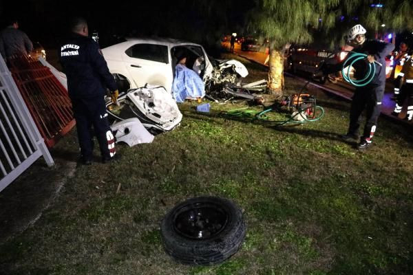 Antalya'da makas atan sürücü sıkıştırınca bariyerlere çarpıp öldü - Resim: 3