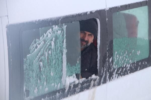 Bingöl'de tipi yolu kapattı: 55 kişi mahsur kaldı! - Resim: 1