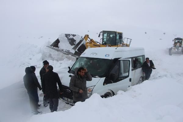 Bingöl'de tipi yolu kapattı: 55 kişi mahsur kaldı! - Resim: 2