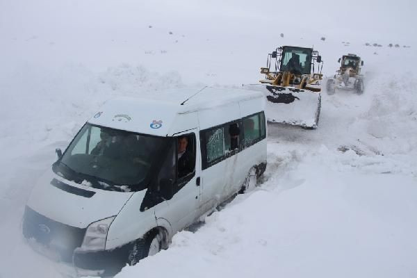 Bingöl'de tipi yolu kapattı: 55 kişi mahsur kaldı! - Resim: 3