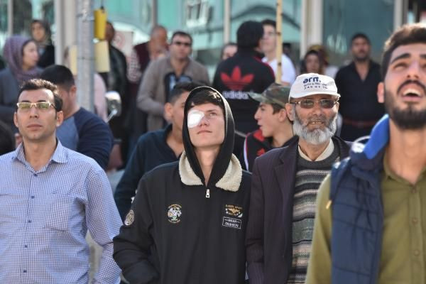 Kendini jiletleyip intihara kalkıştı: Konyalılar böyle izledi! - Resim: 3